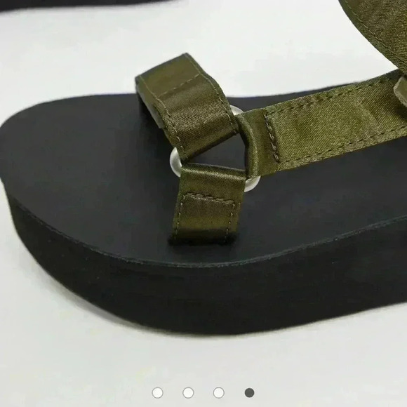 NWT Teva Women's Flatform Universal Sandal SZ 8, Black/Tan - Picture 3 of 7